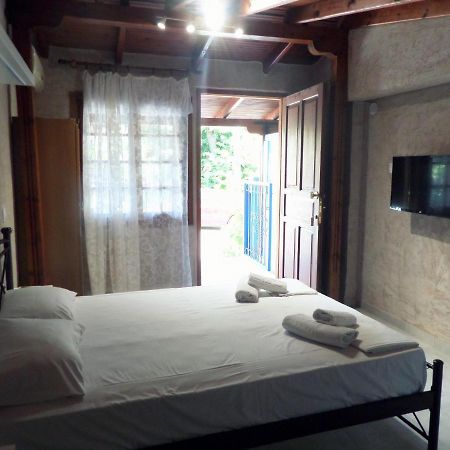 Artemis Studios & Apartments Nea Kallikrateia Экстерьер фото