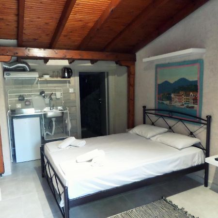 Artemis Studios & Apartments Nea Kallikrateia Экстерьер фото